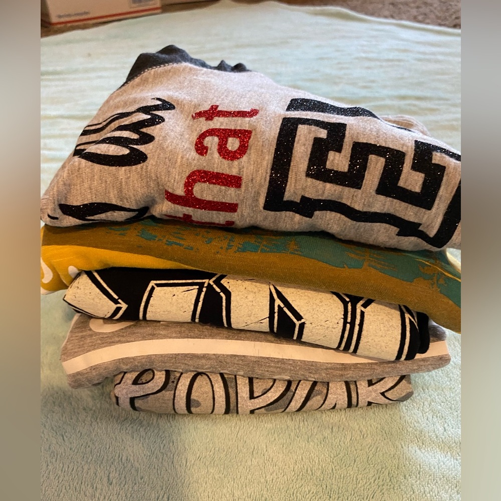 50% off w like
Bundle 6 pc bundle graphic tees T-shirts S lot - Picture 2 of 8
